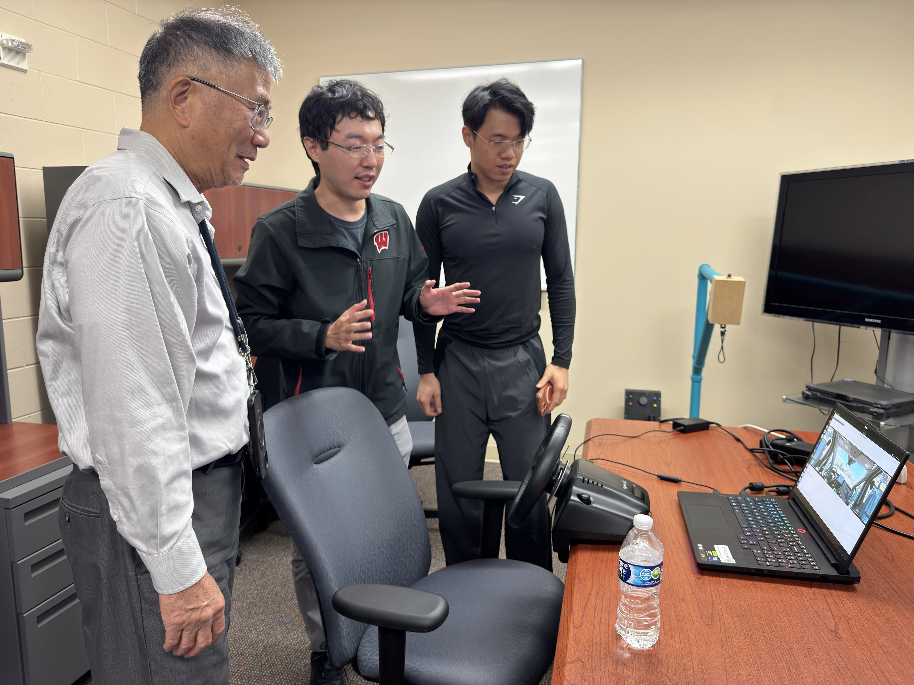 Sky-Lab members introducing the remote-driving control station to Jong-Shi Pang